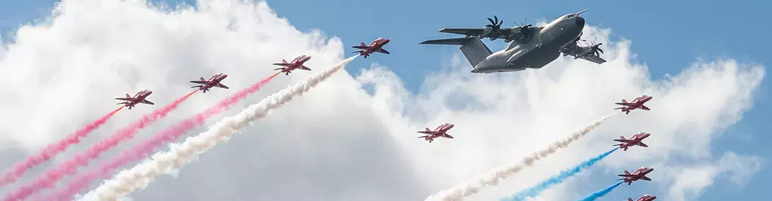 Red arrows in-flight Farnborough Airshow