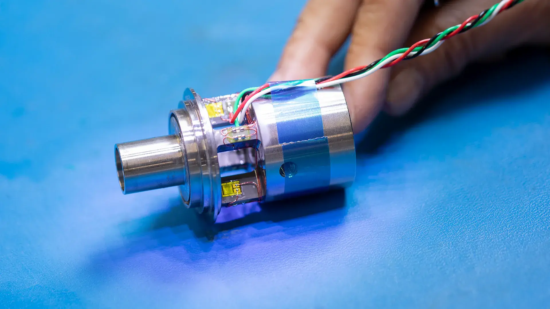 HITEC Transducer Manufacturing Strain Gauge Bonding and Wheatstone Bridge Wiring